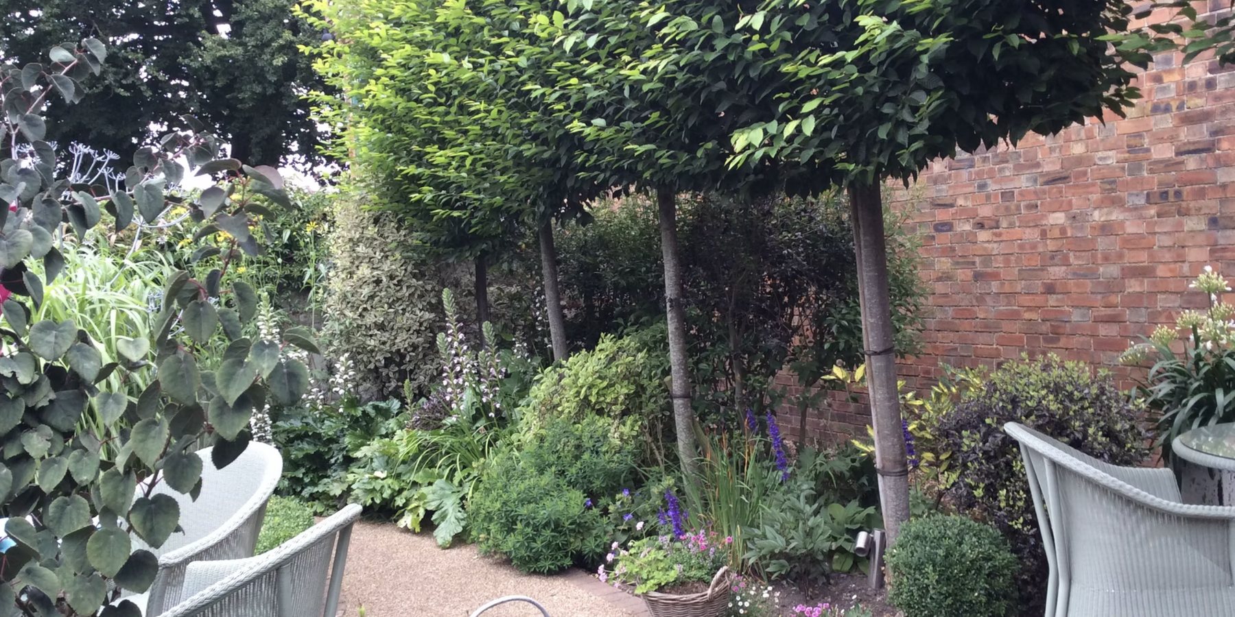 Walled Courtyard Garden in Oxfordshire